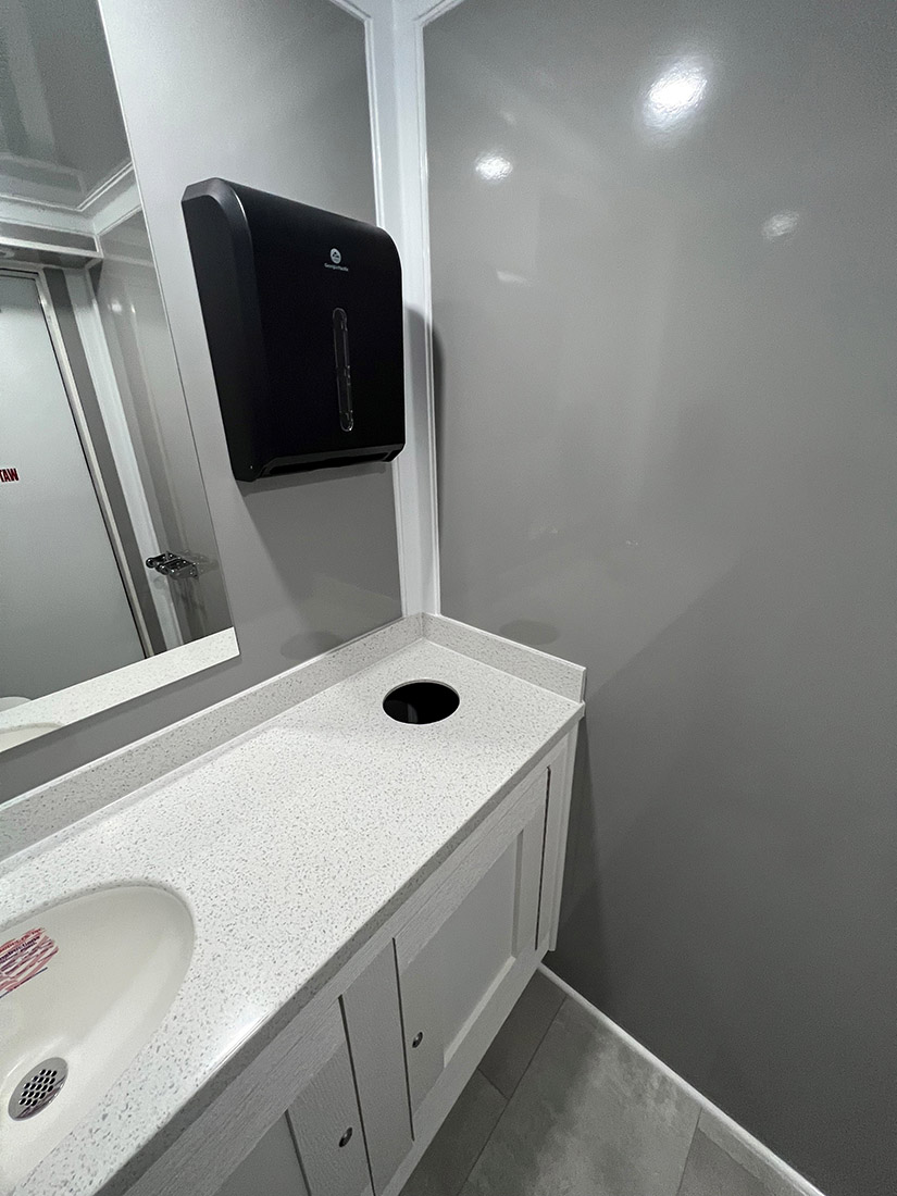<Lowe Luxury Restrooms