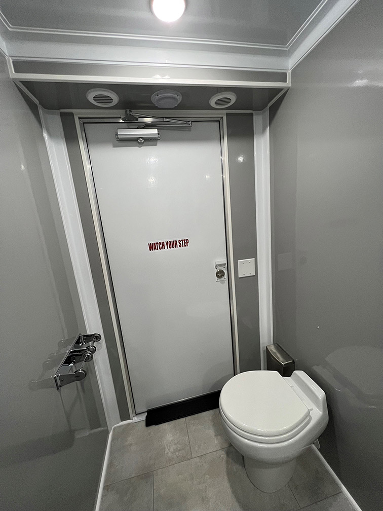 <Lowe Luxury Restrooms