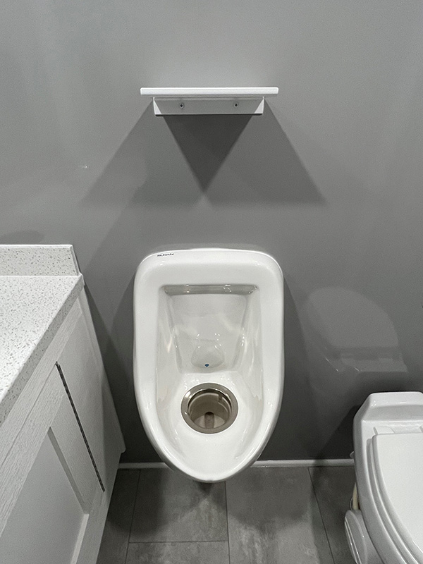 <Lowe Luxury Restrooms